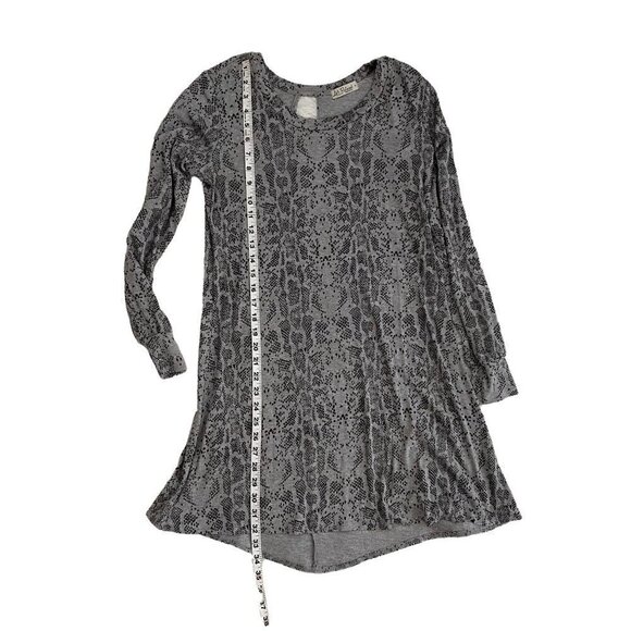 LA Relaxed Snake Skin Print Midi Long Sleeve Dress | Gray | Size M - Picture 6 of 8